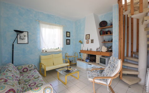 Villa Lina: Mobilia, Interior Design, Parete, Pavimentazione, Pavimento, Legna, Camera, Soffitto, Divano, Soggiorno