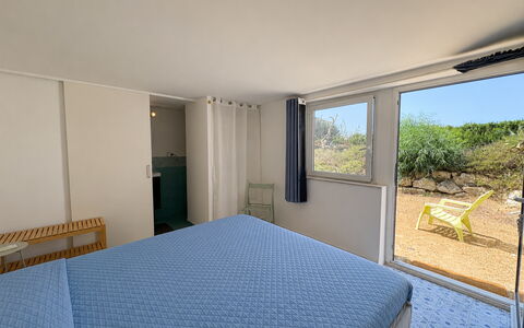 Punta Braccetto Fronte Mare: Camera Da Letto, Letto, Shade, Bedding, Color Legno, Telaio Del Letto, Lenzuolo, Biancheria, Hotel