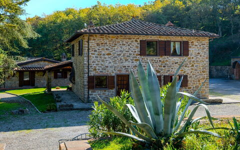 Villa la Guardiola: Casa, Casa, Tetto, Villetta, Arbusto, Area Rurale, Agriturismo, Estate, Giardino