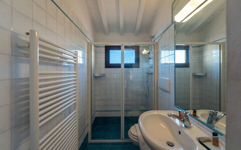 Casa dello Scrittore: Pavimentazione, Soffitto, Interior Design, Pavimento, Camera, Idraulico Fixture, Appartamento, Idraulico, Bagno, Rubinetto