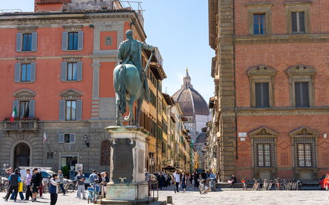 Casa dello Scrittore: Costruzione, Città, Zona Urbana, Spazio Pubblico, Cittadina, Facciata, Scultura, Architettura, Punto Di Riferimento