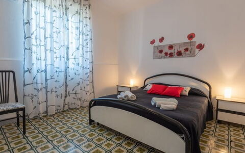 Villa Sole Mare: Pavimento, Pavimentazione, Camera Da Letto, Interior Design, Mobilia, Letto, Lenzuolo, Camera, Biancheria, Bedding