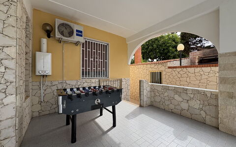 Villa Sole Mare: Parete, Pavimento, Pavimentazione, Materiale Composito, Calcestruzzo, Piastrella, Color Legno, Balcone, Flagstone