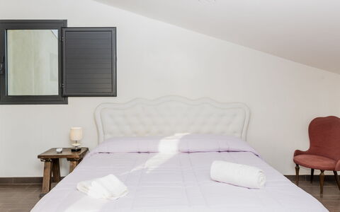 Villa Costa: Mobilia, Interior Design, Letto, Camera Da Letto, Legna, Pavimento, Lenzuolo, Bedding, Tessile, Camera