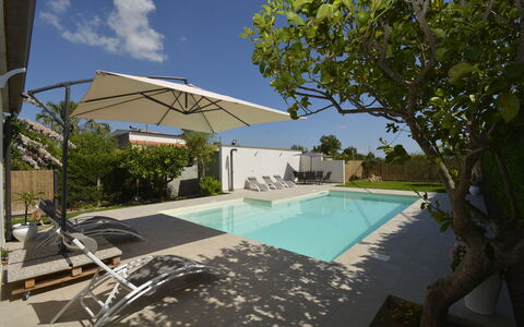Villa Benvenuti al Sud: Piscina, Ricorrere, Mobili Da Esterno, Materiale Composito, Shade, Eco Hotel, Lettino, Ombrello, Tempo Libero, Villa