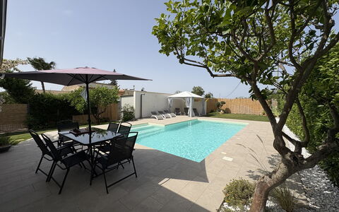 Villa Benvenuti al Sud: Piscina, Ricorrere, Materiale Composito, Shade, Mobili Da Esterno, Flagstone, Giardino, Landscaping, Eco Hotel, Calcestruzzo