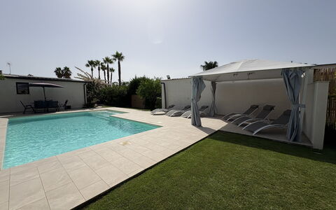 Villa Benvenuti al Sud: Piscina, Shade, Ricorrere, Materiale Composito, Mobili Da Esterno, Landscaping, Estate, Hacienda, Giardino, Tempo Libero