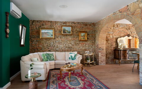 Villa i Fiori: Mobilia, Interior Design, Parete, Pavimentazione, Divano, Tavolo, Legna, Pavimento, Soggiorno, Camera