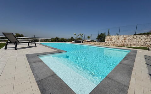 Rari House: Piscina, Materiale Composito, Pavimento, Calcestruzzo, Piastrella, Shade, Flagstone, Design, Ricorrere