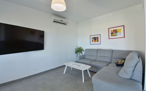 Rari House: Mobilia, Interior Design, Pavimentazione, Pavimento, Parete, Divano, Soffitto, Legna, Camera, Soggiorno