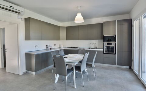 Rari House: Mobilia, Cucina, Pavimentazione, Interior Design, Apparecchio Major, Controsoffitto, Legna, Elettrodomestico Da Cucina, Soffitto, Pavimento