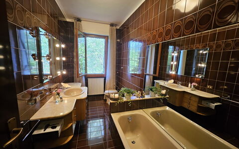 Alle Gardenie: Pavimentazione, Idraulico Fixture, Interior Design, Pavimento, Lavandino Del Bagno, Bagno, Rubinetto, Idraulico, Lavello, Soffitto