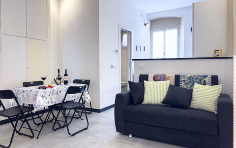 Casa Nanai - Levanto: Mobilia, Interior Design, Pavimentazione, Divano, Parete, Pavimento, Camera, Soggiorno, Soffitto, Appartamento