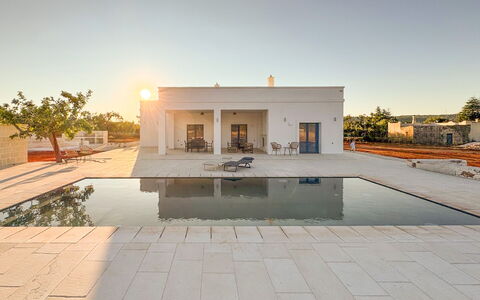 Tenuta Emma: Materiale Composito, Piscina, Riflessione, Estate, Design, Reflecting Pool, Giochi D'Acqua, Piastrella, Villa, Illuminazione Diurna