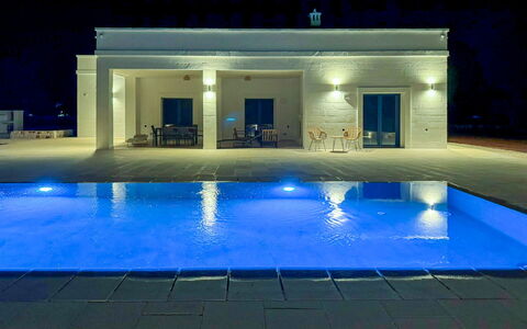 Tenuta Emma: Blu, Piscina, Materiale Composito, Ricorrere, Estate, Calcestruzzo, Hotel, Design, Giochi D'Acqua, Villa