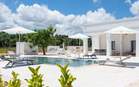 Tenuta Emma: Piscina, Estate, Shade, Mobili Da Esterno, Ricorrere, Sedia, Design, Landscaping, Villa, Cortile