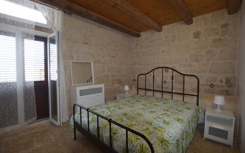 L'Oasi di Salvo: Mobilia, Interior Design, Pavimentazione, Camera Da Letto, Pavimento, Letto, Soffitto, Camera, Illuminazione, Bedding