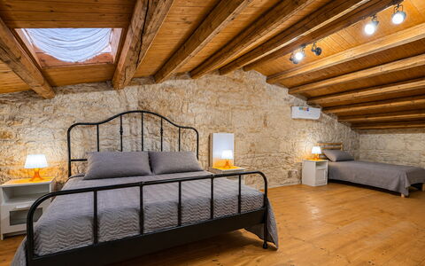 L'Oasi di Salvo: Mobilia, Interior Design, Parete, Camera Da Letto, Letto, Pavimentazione, Soffitto, Pavimento, Camera, Illuminazione