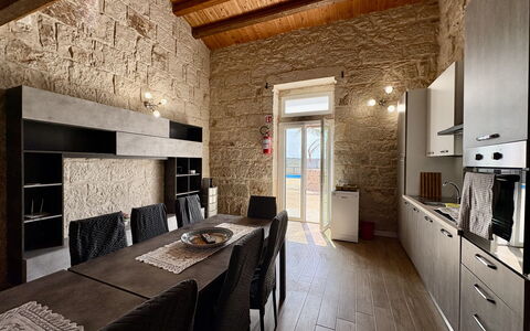 L'Oasi di Salvo: Pavimentazione, Mobilia, Interior Design, Soffitto, Pavimento, Cucina, Camera, Sedia, Pavimento In Legno, Cucina & Sala Da Pranzo Tavolo