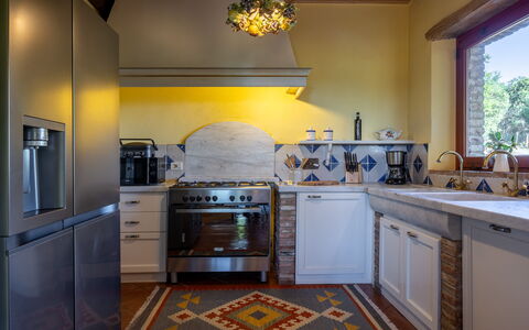 Villa Santa Barbara: Interior Design, Cucina, Pavimentazione, Parete, Mobilia, Controsoffitto, Legna, Soffitto, Elettrodomestico Da Cucina, Pavimento