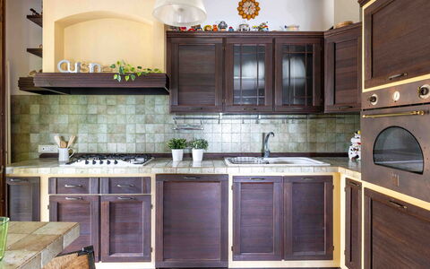Casa Dolceconero: Cucina, Legna, Cabinetry, Interior Design, Controsoffitto, Mobilia, Elettrodomestico Da Cucina, Pavimentazione, Apparecchio Major, Credenza