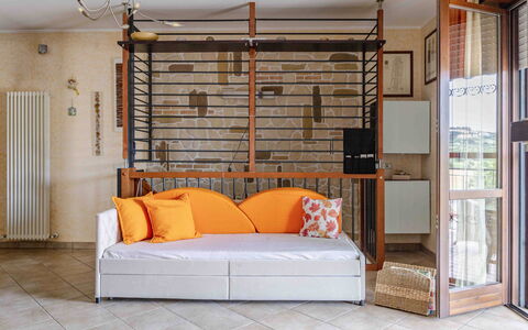 Casa Dolceconero: Mobilia, Interior Design, Legna, Pavimentazione, Pavimento, Divano, Illuminazione, Camera, Soggiorno