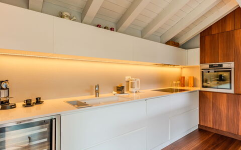 Zani: Cucina, Interior Design, Pavimentazione, Controsoffitto, Legna, Soffitto, Pavimento, Cabinetry, Illuminazione, Elettrodomestico Da Cucina