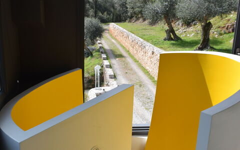 Villetta Farfallina: Giallo, Architettura, Design, Proprietà Del Materiale, Albero, Casa, Paesaggio, Interior Design