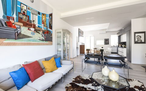 Art&Sea House: Mobilia, Interior Design, Divano, Pavimentazione, Soggiorno, Pavimento, Tavolo, Soffitto, Camera, Appartamento