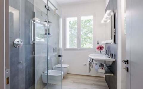 Art&Sea House: Bagno, Idraulico Fixture, Interior Design, Pavimentazione, Pavimento, Gabinetto, Lavello, Rubinetto, Idraulico, Lavandino Del Bagno