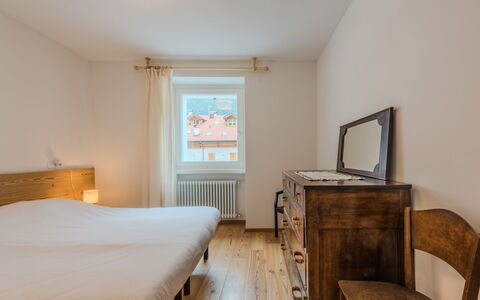 La Casa di Bruna: Parete, Pavimentazione, Legna, Pavimento, Camera Da Letto, Interior Design, Mobilia, Letto, Lenzuolo, Soffitto