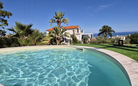 Oasis Villa Sanremo: Blu, Piscina, Ricorrere, Eco Hotel, Tempo Libero, Shade, Mobili Da Esterno, Landscaping, Hotel
