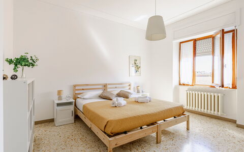 Casa Acquamarina: Mobilia, Letto, Interior Design, Camera Da Letto, Parete, Pavimentazione, Legna, Pavimento, Bedding, Lenzuolo