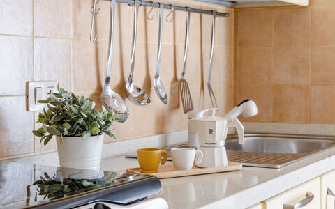 Casa Acquamarina: Cucina, Tavola, Elettrodomestico Da Cucina, Controsoffitto, Elettrodomestico, Frutta, Cabinetry, Cibo, Serveware