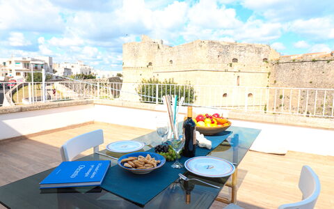 Sveva: Appartamento, Sedia, Balcone, Hotel, Cucina & Sala Da Pranzo Tavolo