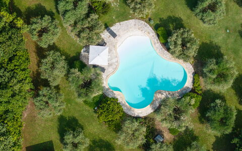 Podere Il Pozzangone, Lucignano: Blu, Piscina, Shade, Ricorrere, Landscaping, Terme, Eco Hotel, Backyard, Stagno, Villa