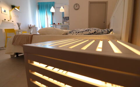 Casa Maya a Otranto: Mobilia, Interior Design, Letto, Pavimento, Pavimentazione, Camera Da Letto, Legna, Camera, Illuminazione, Soffitto