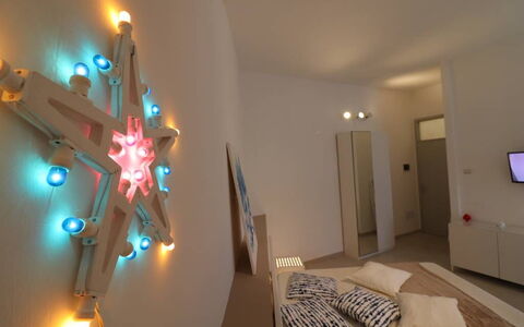 Casa Maya a Otranto: Interior Design, Soffitto, Pavimentazione, Illuminazione, Pavimento, Lampada, Camera, Modanatura, Soggiorno, Design