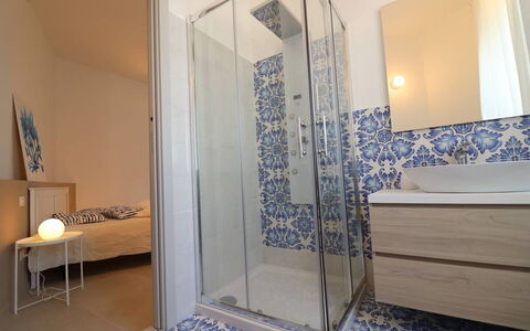 Casa Maya a Otranto: Pavimentazione, Pavimento, Idraulico Fixture, Interior Design, Bagno, Piastrella, Camera, Idraulico, Rubinetto
