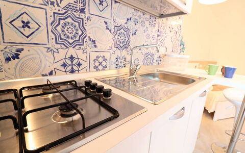 Casa Maya a Otranto: Cucina, Elettrodomestico Da Cucina, Apparecchio Major, Controsoffitto, Cucina Stufa, Pavimentazione, Pavimento, Lavandino Della Cucina, Stufa A Gas, Interior Design