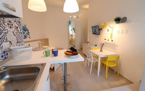Casa Maya a Otranto: Interior Design, Mobilia, Pavimentazione, Legna, Pavimento, Camera, Soffitto, Illuminazione, Controsoffitto, Cucina