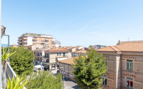 Attico del Corso: Cielo, Costruzione, Finestra, Zona Residenziale, Zona Urbana, Appartamento, Cittadina, Città, Quartiere, Casa