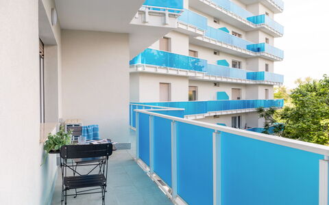 Suite Pineta: Blu, Appartamento, Materiale Composito, Balcone, Condominio, Hotel