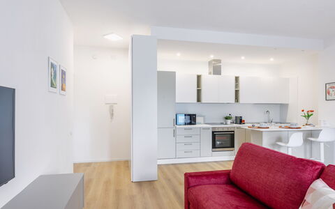Suite Pineta: Mobilia, Interior Design, Pavimentazione, Pavimento, Soffitto, Camera, Divano, Soggiorno, Casa, Appartamento