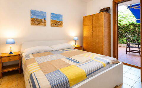 Il Favollo: Pavimento, Mobilia, Appartamento, Camera Da Letto, Color Legno, Ricorrere, Latifoglie, Letto, Sedia, Telaio Del Letto