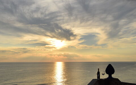 La Casa in Riva al Mare: Cielo, Orizzonte, Acqua, Nube, Giorno, Corpo D'Acqua, Risorse Idriche, Mare, Tramonto