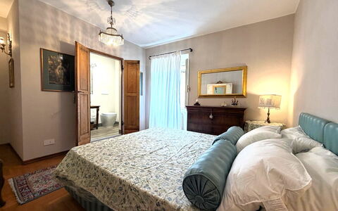 La Dimora del Leone: Mobilia, Letto, Interior Design, Camera Da Letto, Bedding, Lenzuolo, Pavimento, Pavimentazione, Camera, Legna