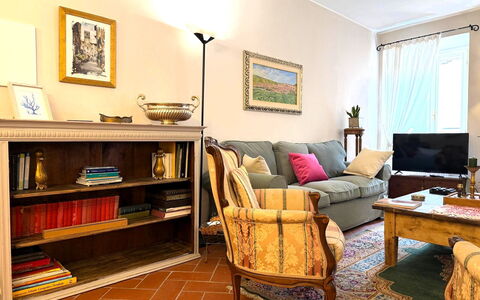La Dimora del Leone: Mobilia, Interior Design, Divano, Pavimentazione, Parete, Legna, Pavimento, Camera, Soggiorno, Cornice