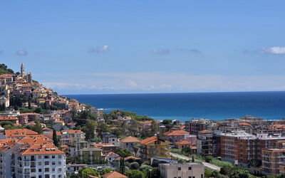 Villa Pineta della Rovere: Giorno, Città, Orizzonte, Zona Residenziale, Mare, Costa, Costiera E Morfologie Oceanic, Insediamento Umano, Oceano, Attrazione Turistica