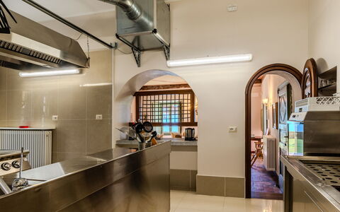 Cà Pendula: Interior Design, Soffitto, Illuminazione, Cucina, Pavimentazione, Controsoffitto, Elettrodomestico Da Cucina, Apparecchio Major, Lampada, Cabinetry